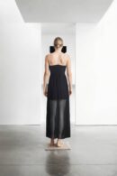 Elegant Black Strapless Gown with Deep V Neckline - Sleeveless Long-Length Gown for Formal Events